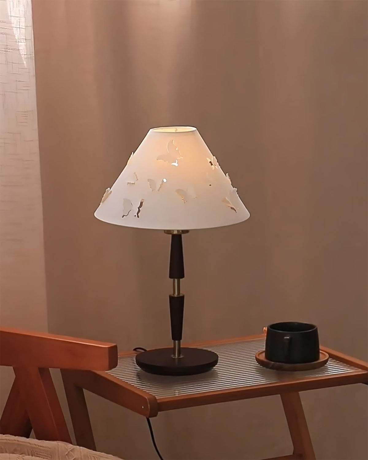 Lumuine lampă de masă