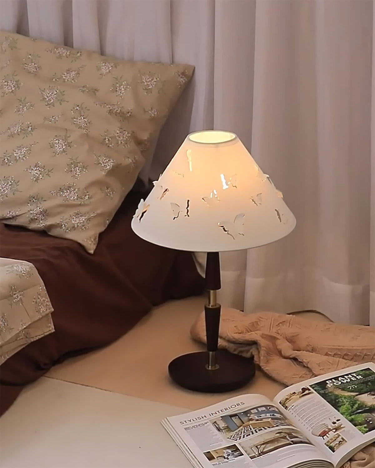 Lumuine lampă de masă