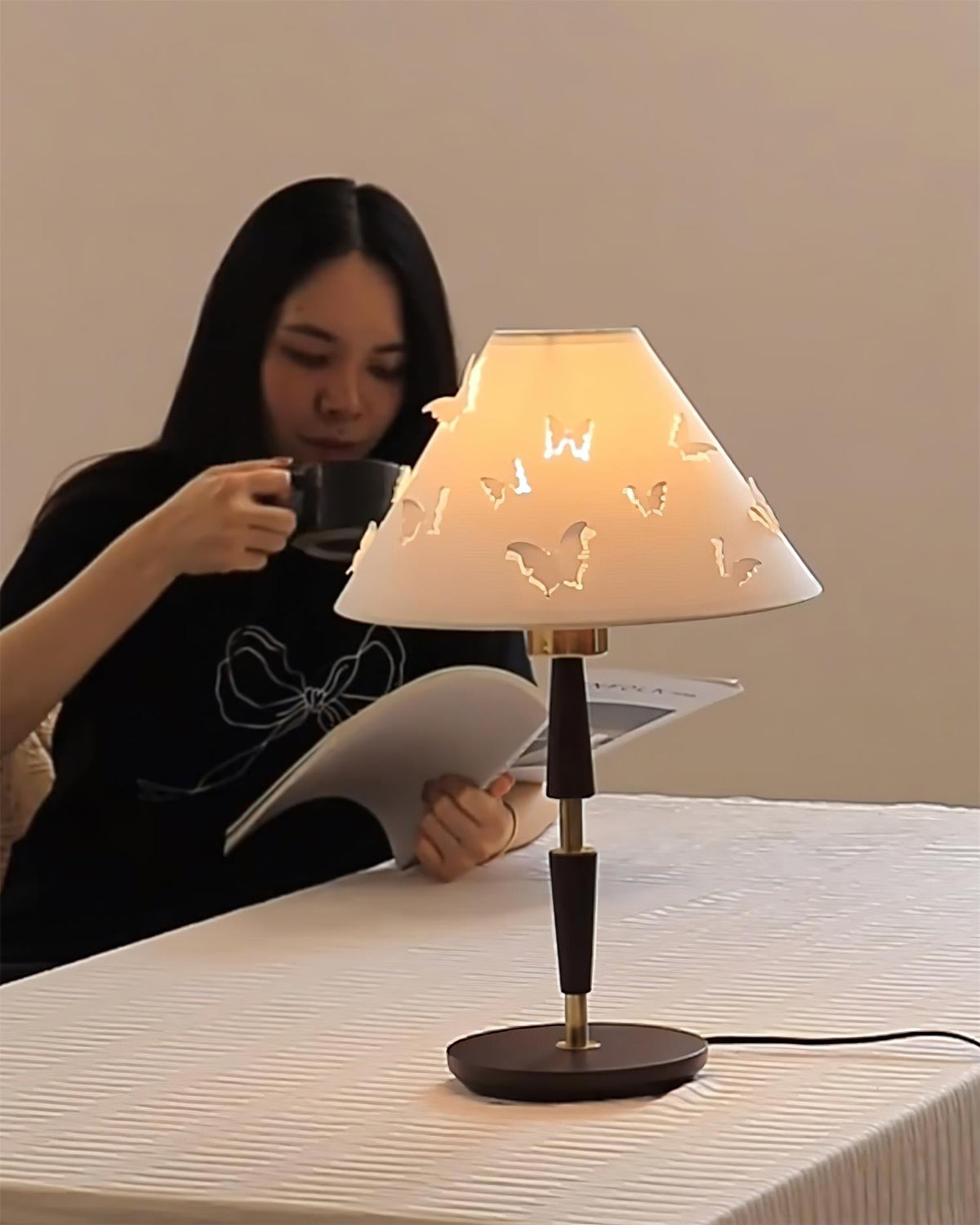 Lumuine lampă de masă