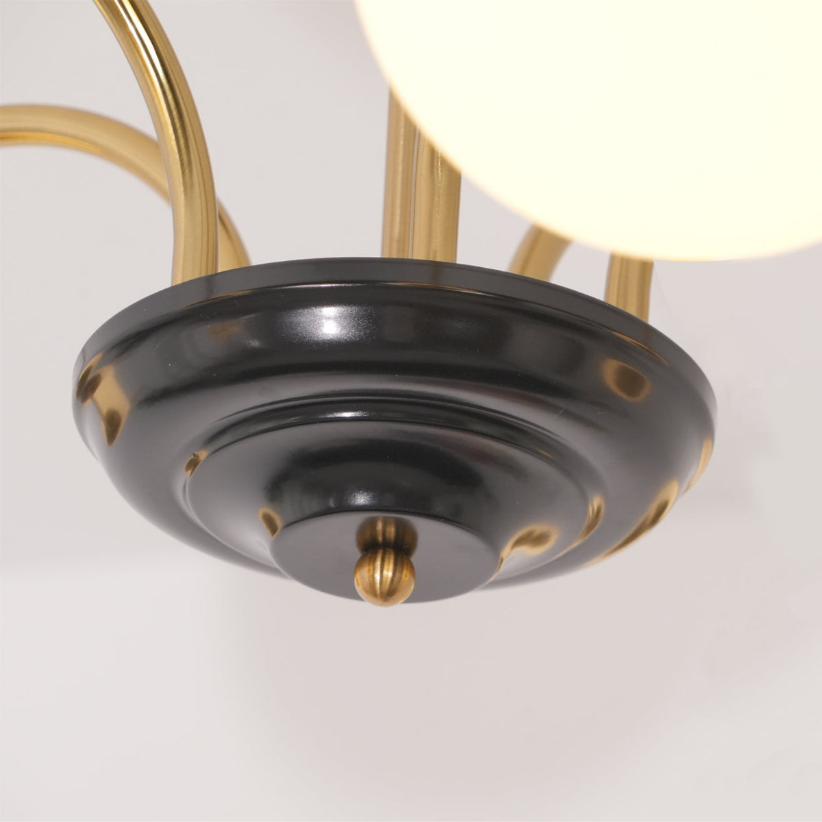 Candelabru cu brațe curbate și abajuri sferice, stil modern retro, pentru sufragerie