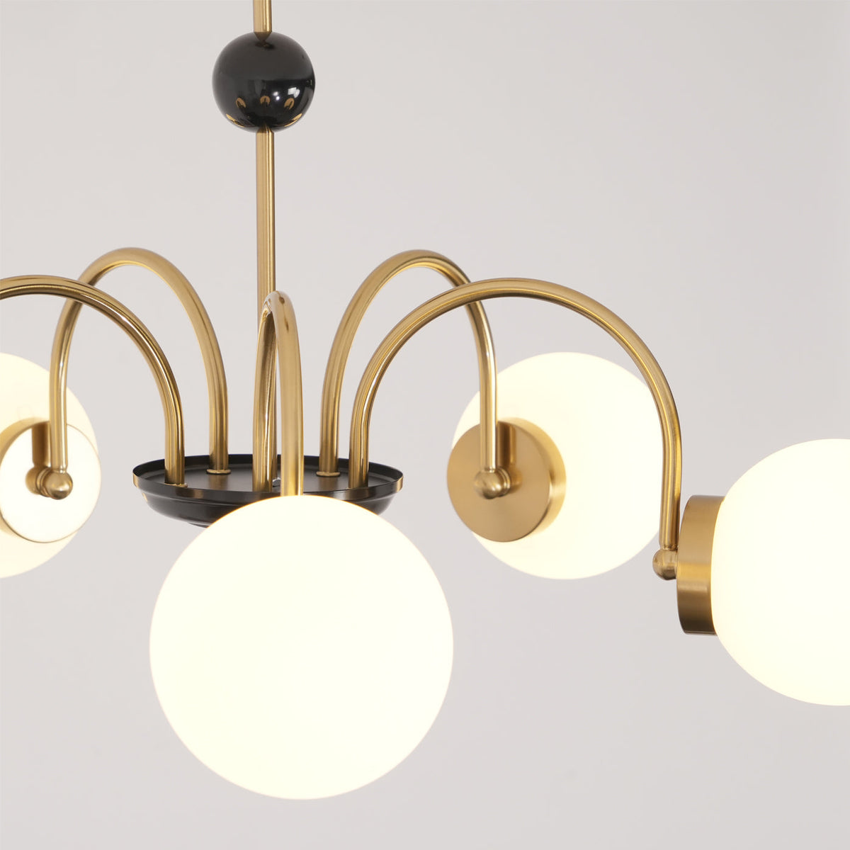 Candelabru cu brațe curbate și abajuri sferice, stil modern retro, pentru sufragerie