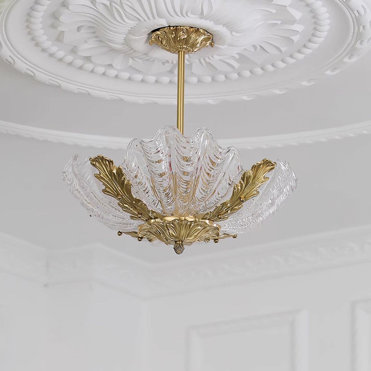 Lampă suspendată Murano roz cu bară din alamă în stil baroc