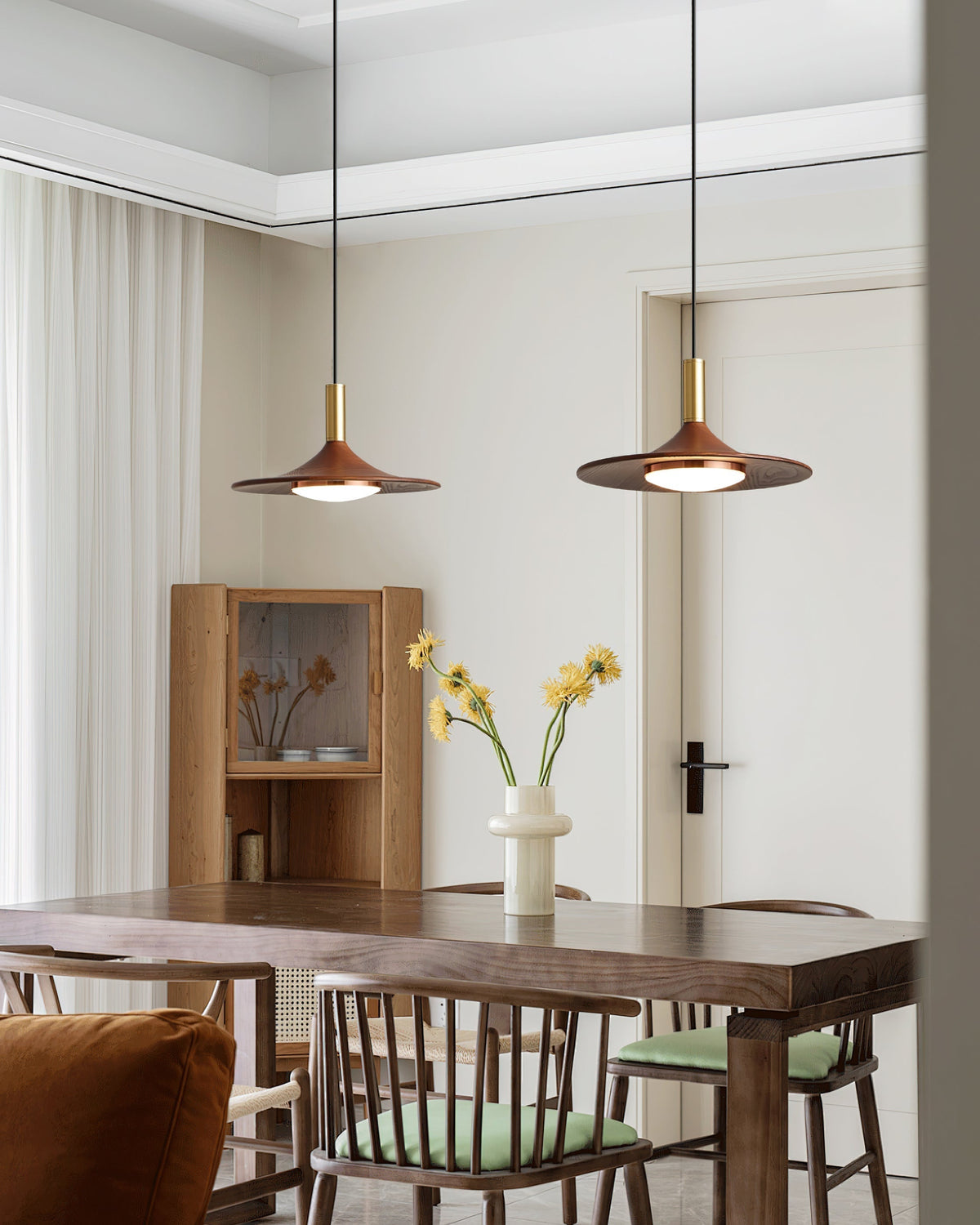 Kaelin lampă suspendată formă pălărie lemn stil midcentury