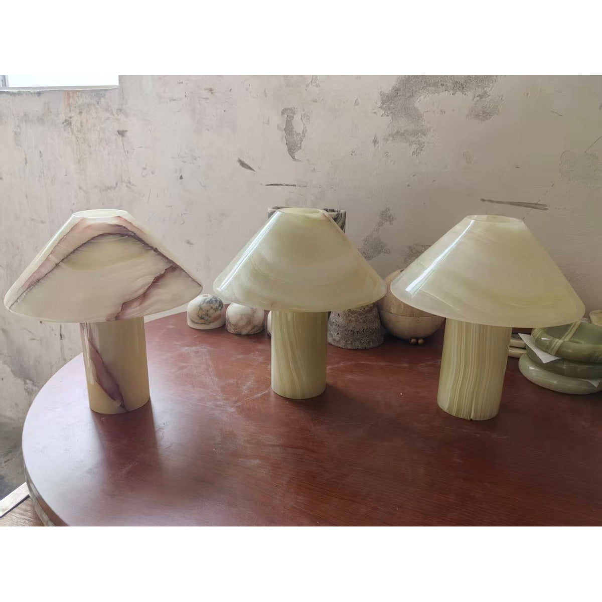 Pillar lampă de masă din piatră