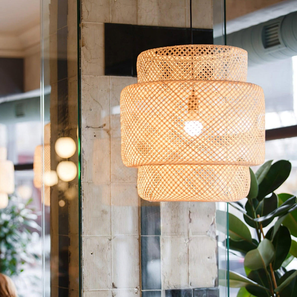 Lampă suspendată cu două straturi din bambus țesut, stil organic natural