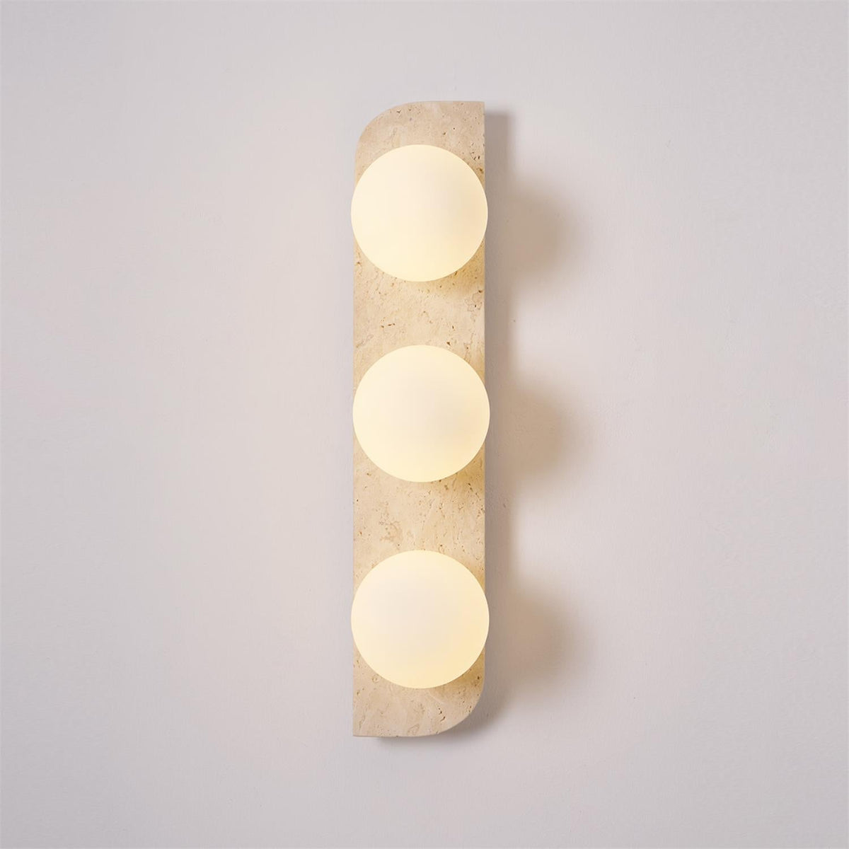 Serearia aplică de perete din travertin, minimalistă, cu ștecher