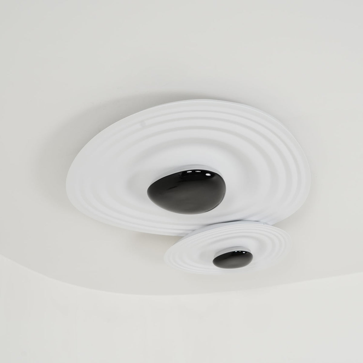 Idra plafonieră, modernă, cu efect ondulat, în formă de inel, sculpturală