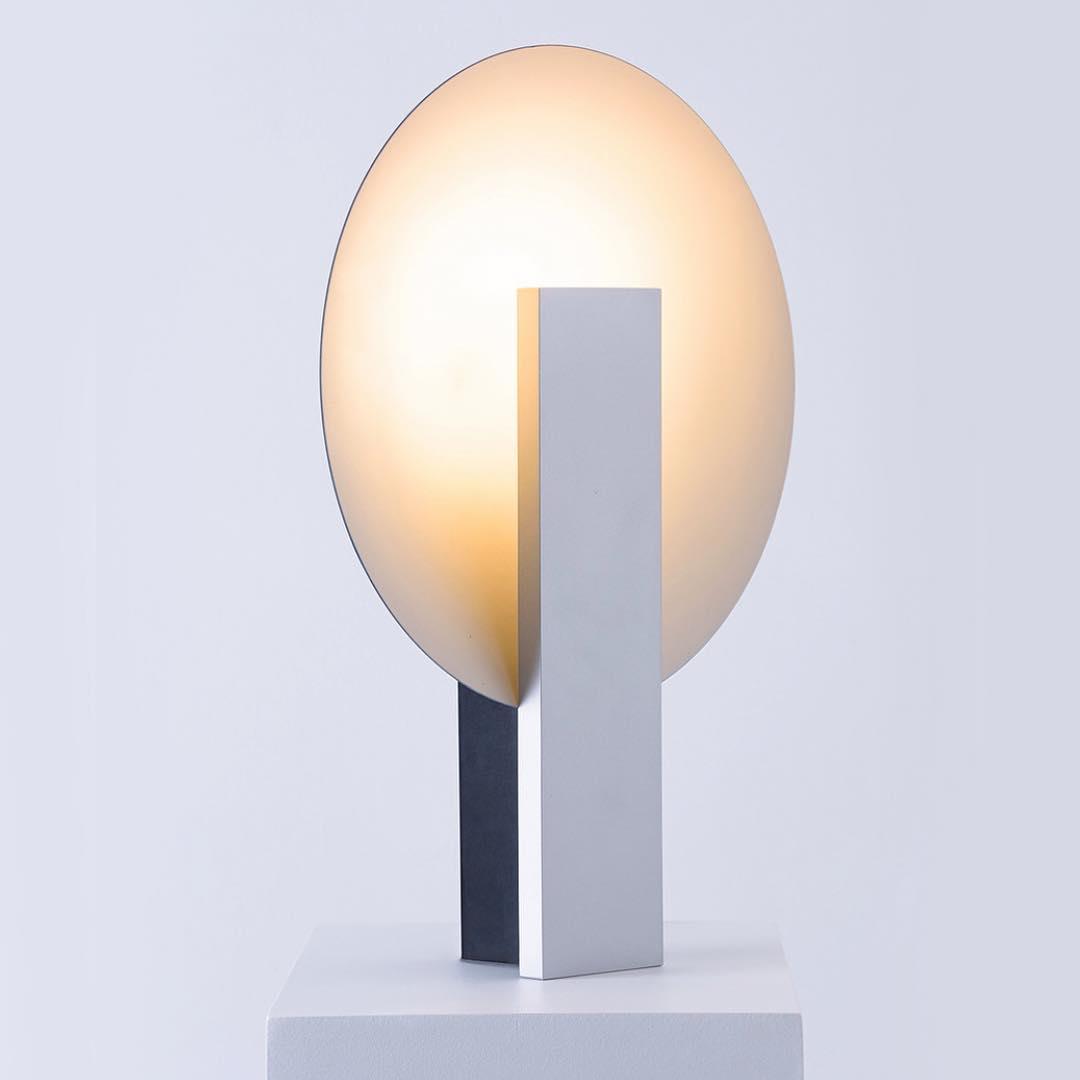 Cis lampă de masă minimalistă