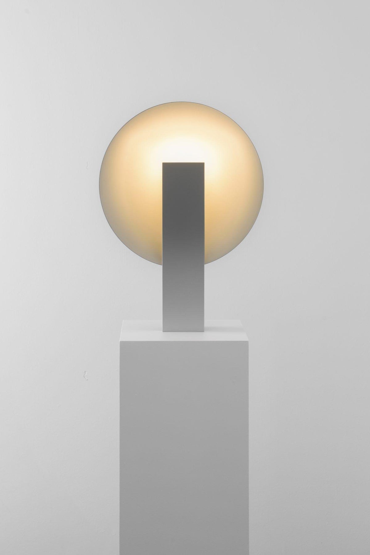 Cis lampă de masă minimalistă