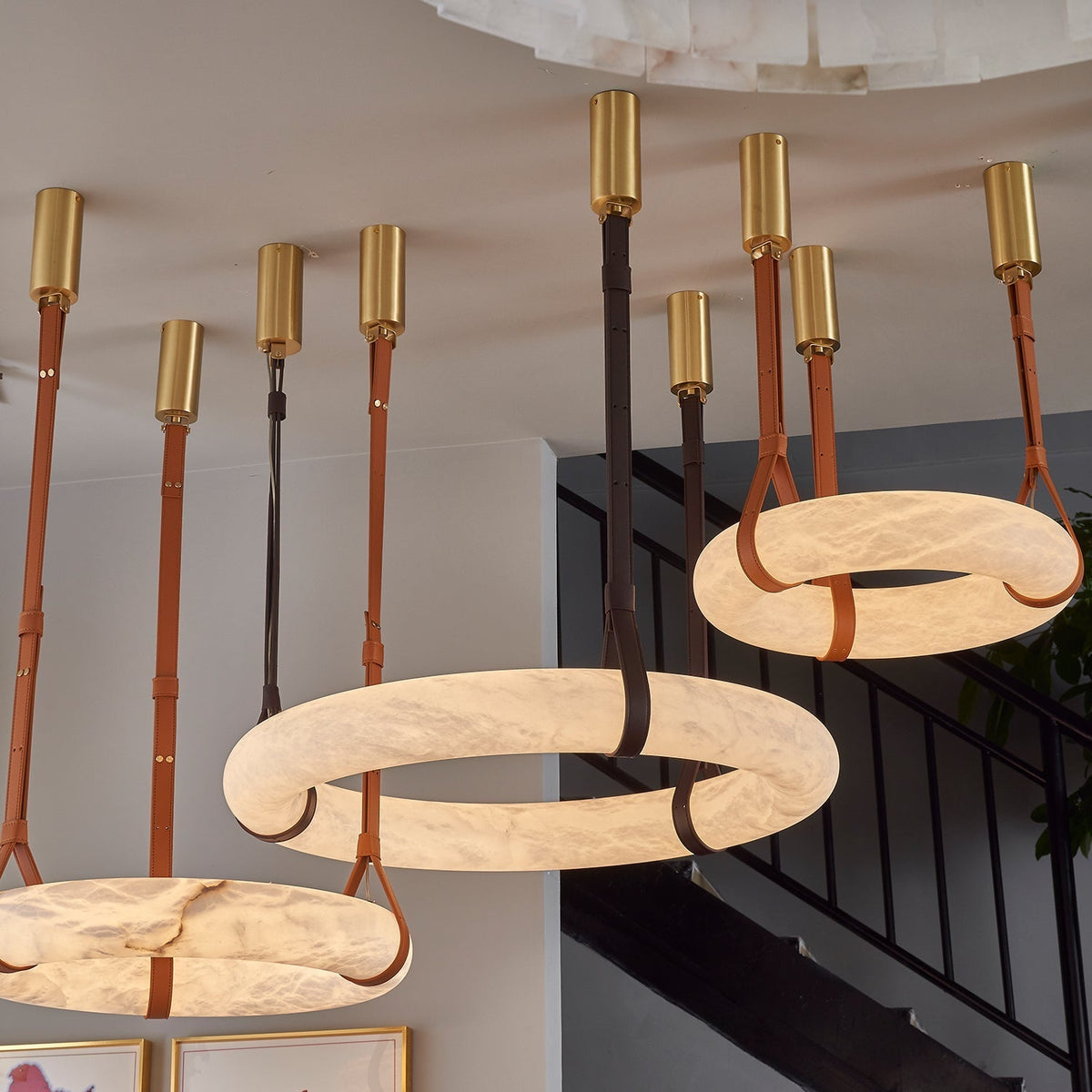 Tarys Candelabre alabastru Varianta cu Curea de Piele B
