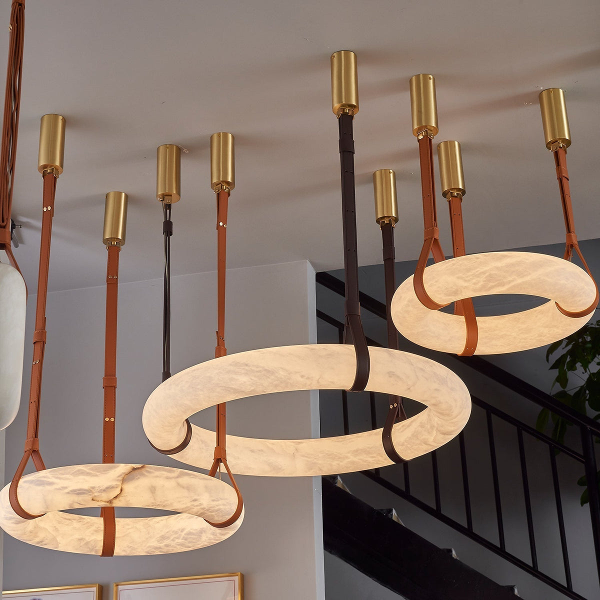 Tarys Candelabre alabastru Varianta cu Curea de Piele B