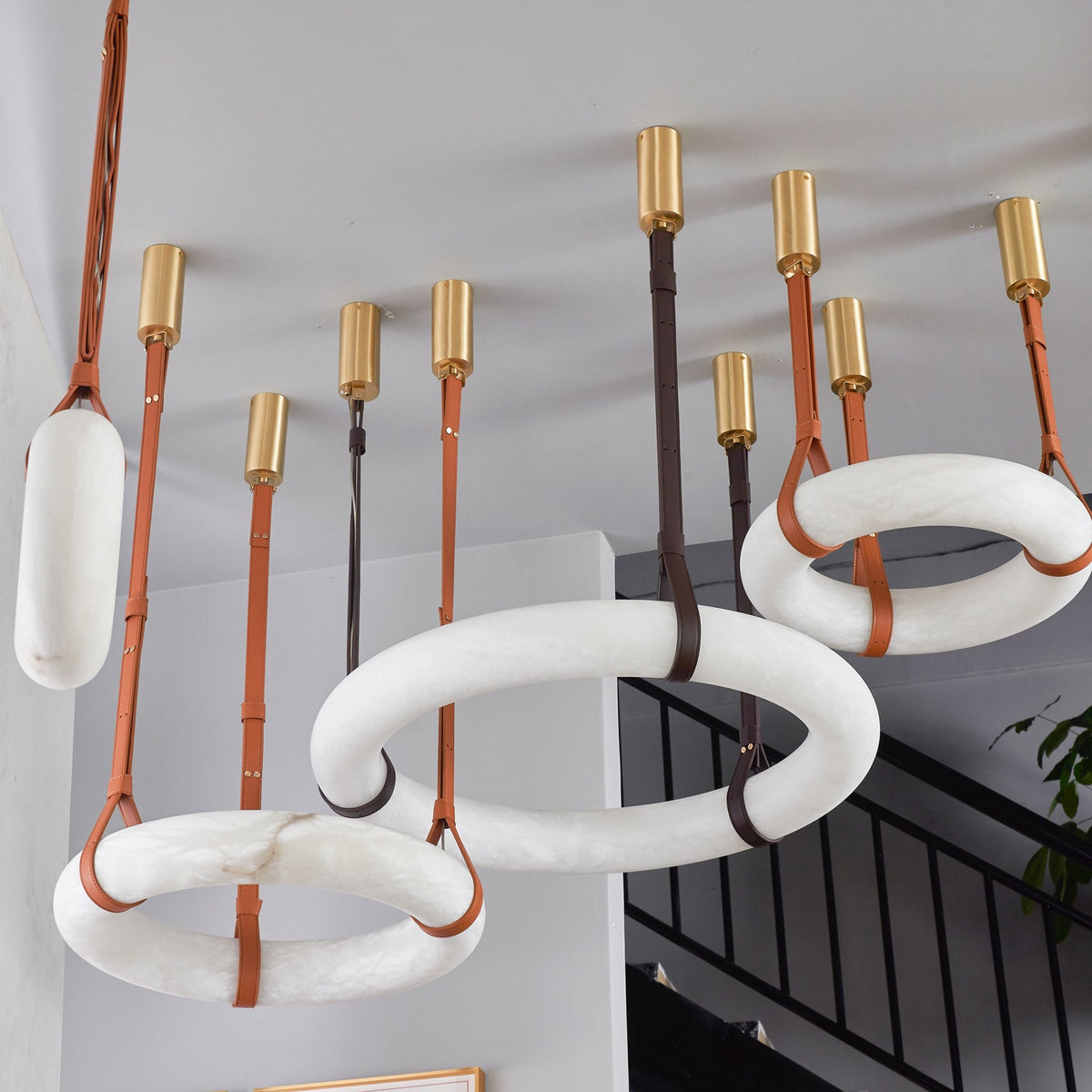 Tarys Candelabre alabastru Varianta cu Curea de Piele B