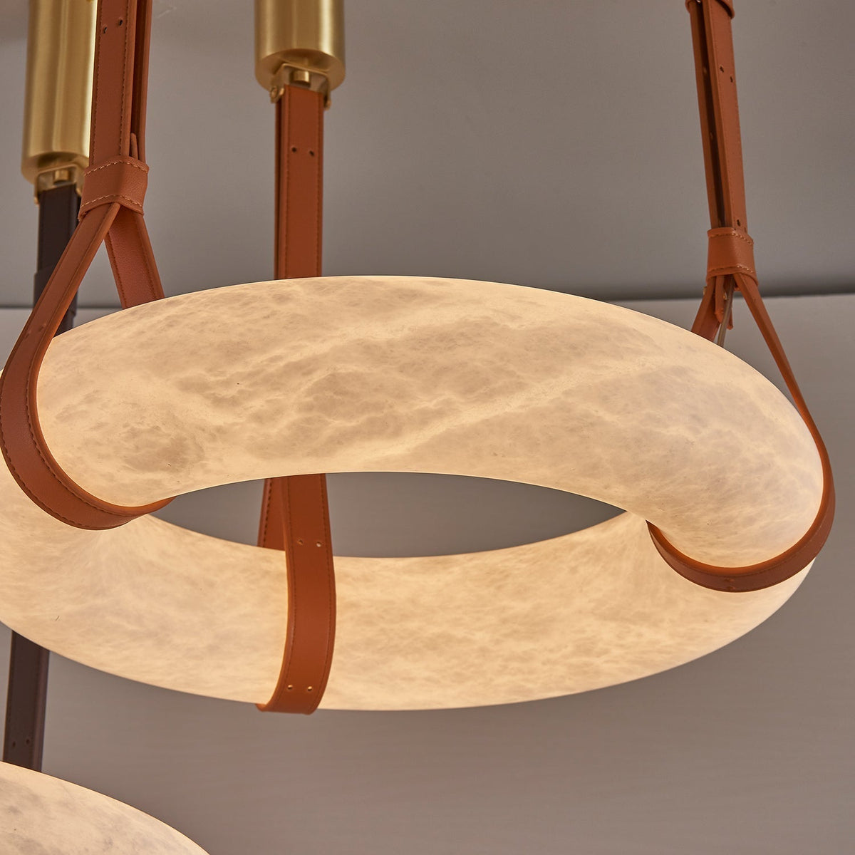 Tarys Candelabre alabastru Varianta cu Curea de Piele B