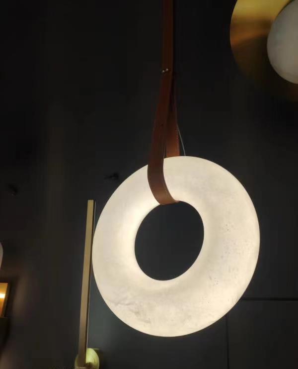 Tarys Candelabre alabastru Varianta cu Curea de Piele B