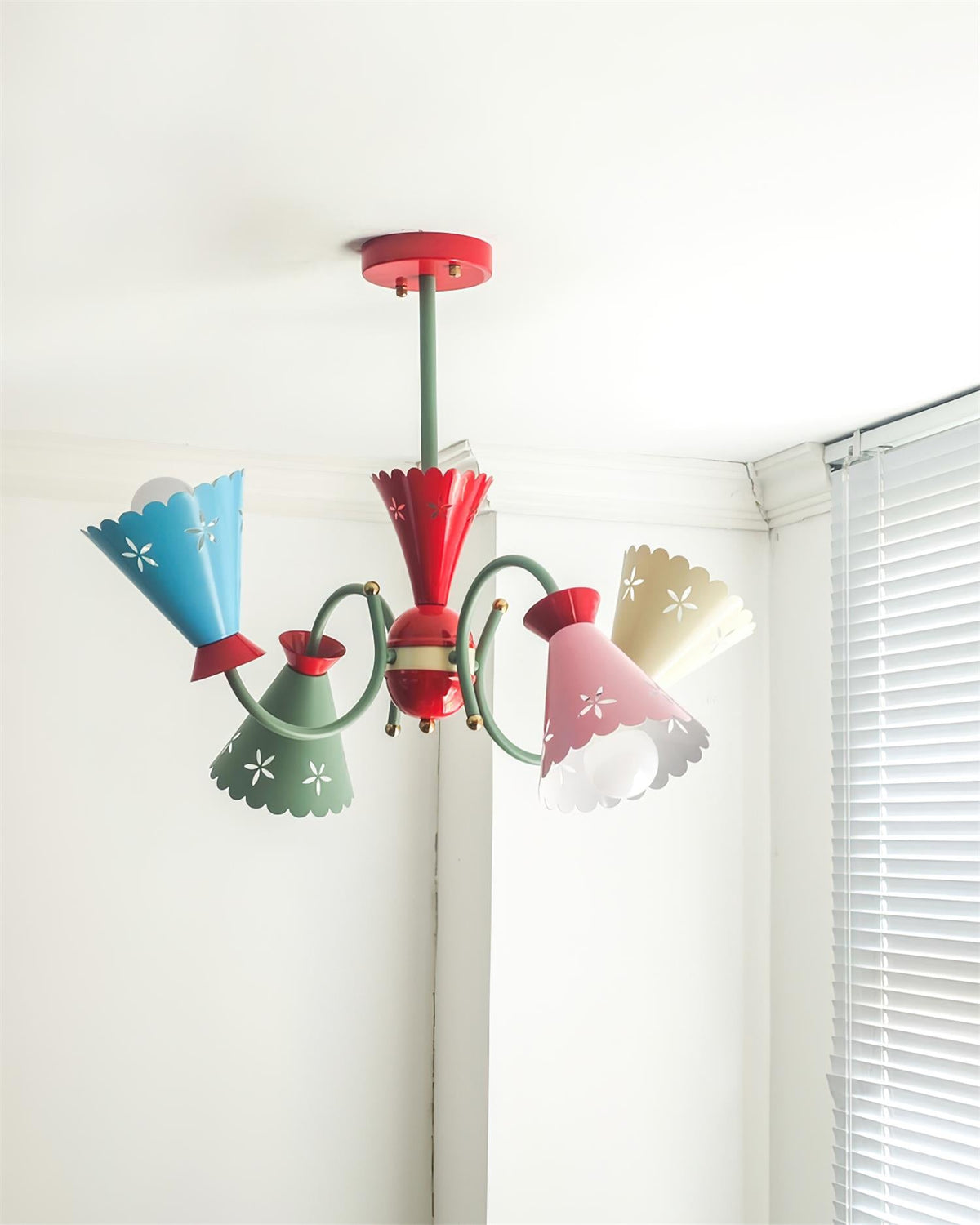 Lumanian candelabru