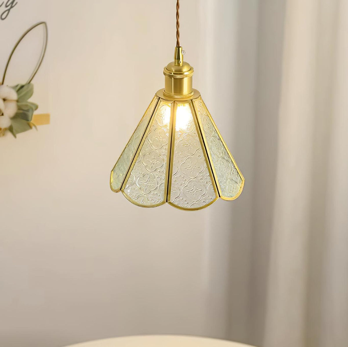 Arvane lampă suspendată din alamă și sticlă, elegantă