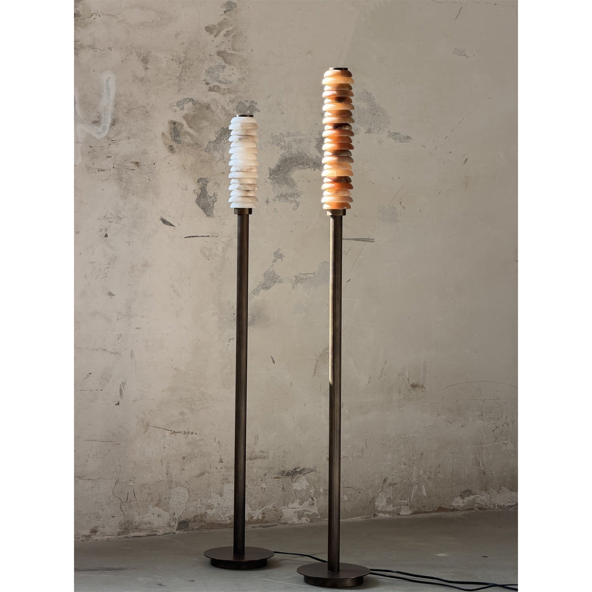 Eiroiella lampadar din alabastru