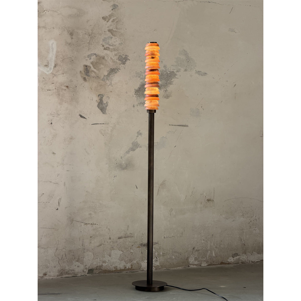 Eiroiella lampadar din alabastru
