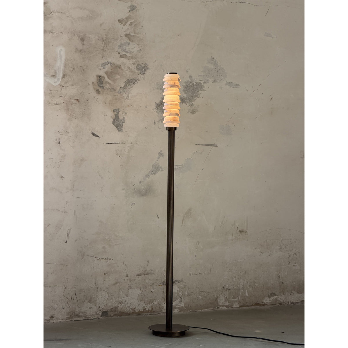 Eiroiella lampadar din alabastru
