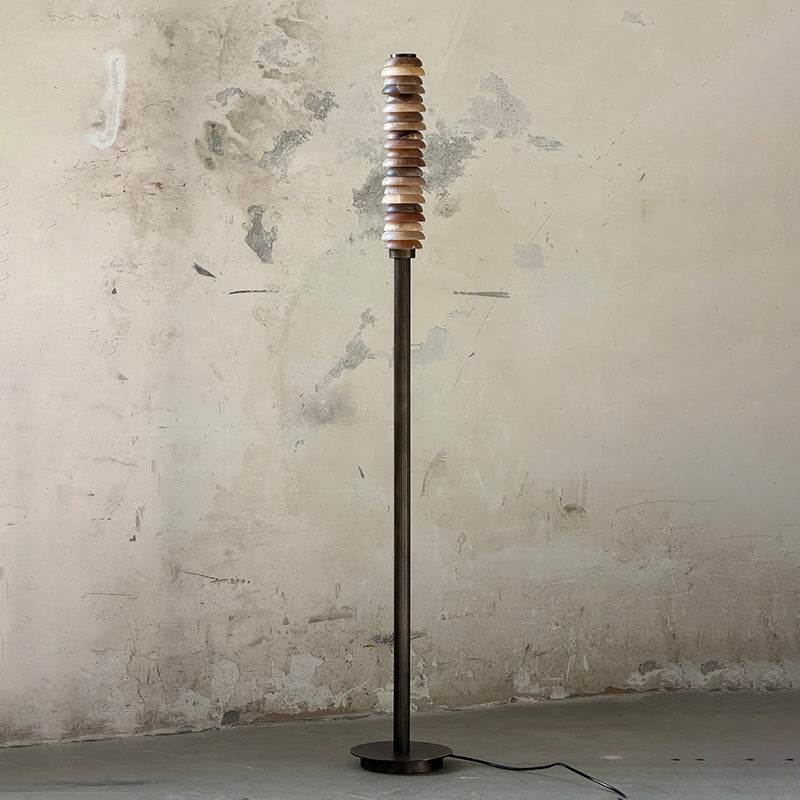 Eiroiella lampadar din alabastru
