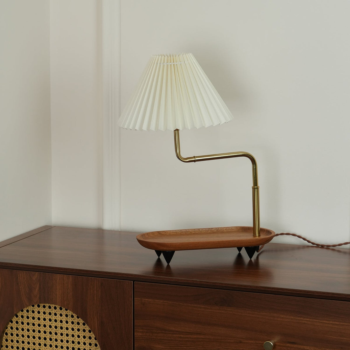Rinenina lampă de masă vintage din lemn cu abajur textil