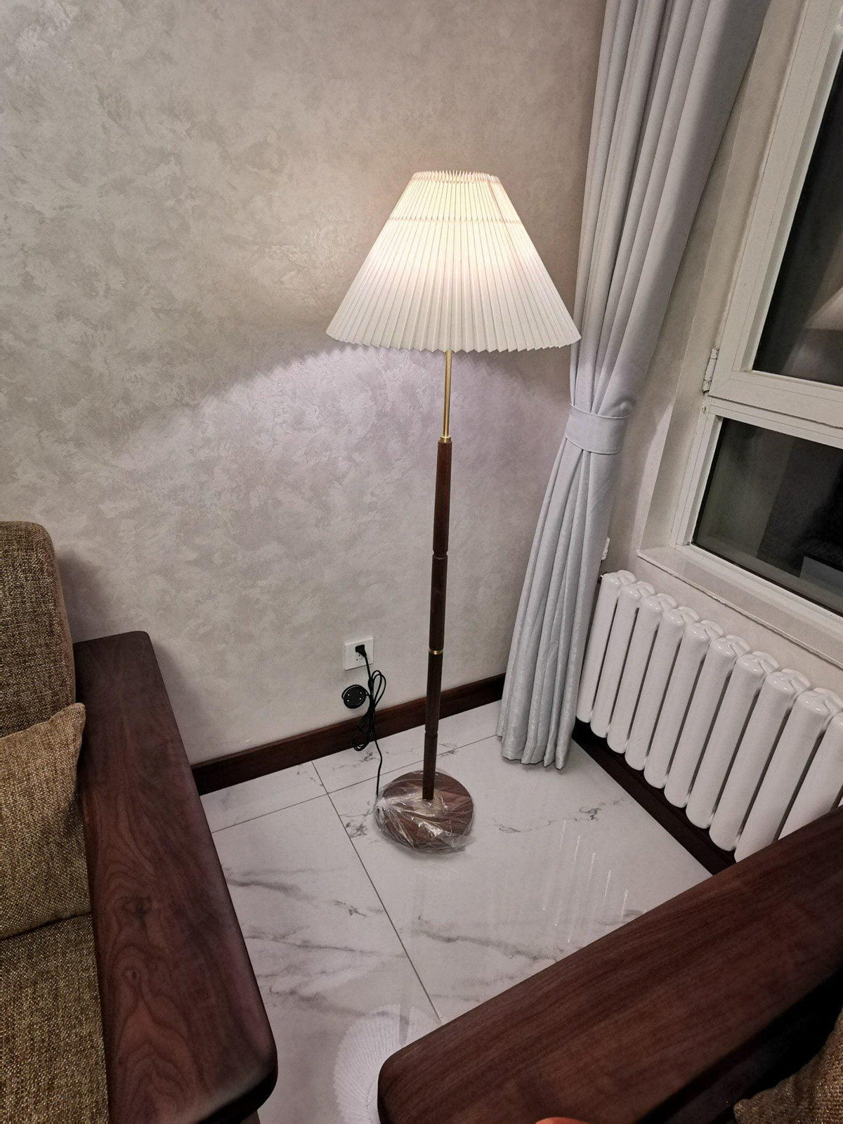 Syleina lampadar minimalist din lemn