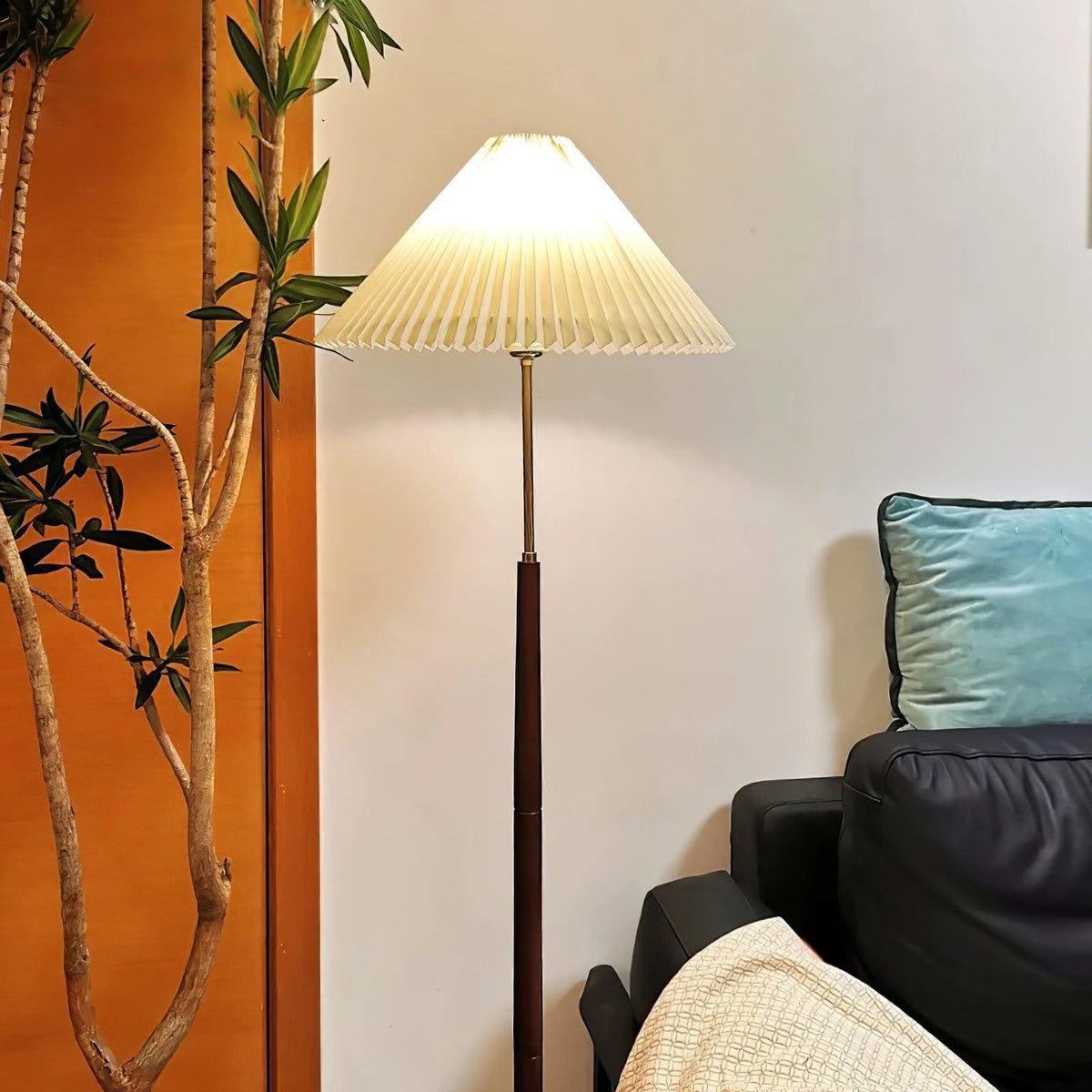 Syleina lampadar minimalist din lemn