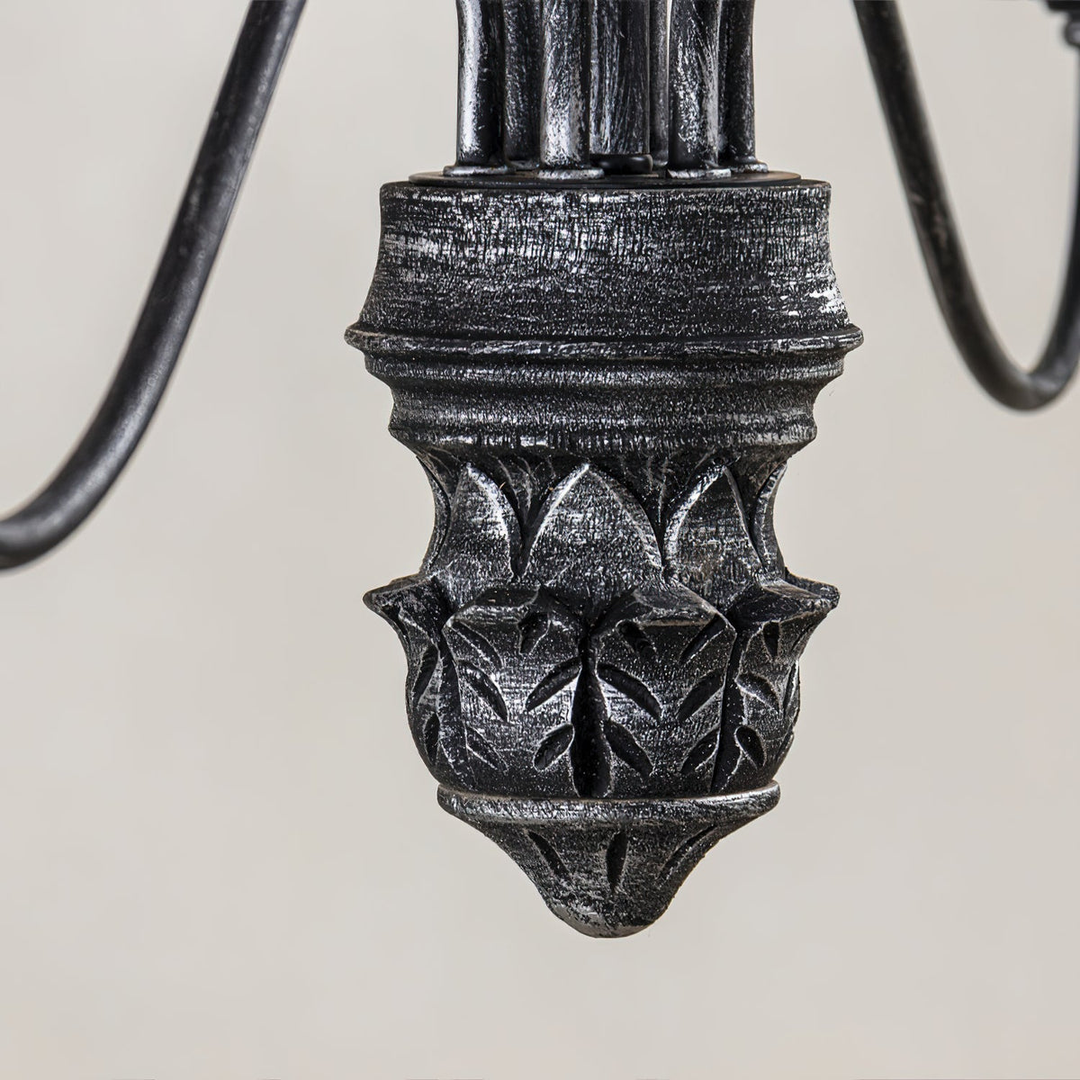 Lumoissa candelabru