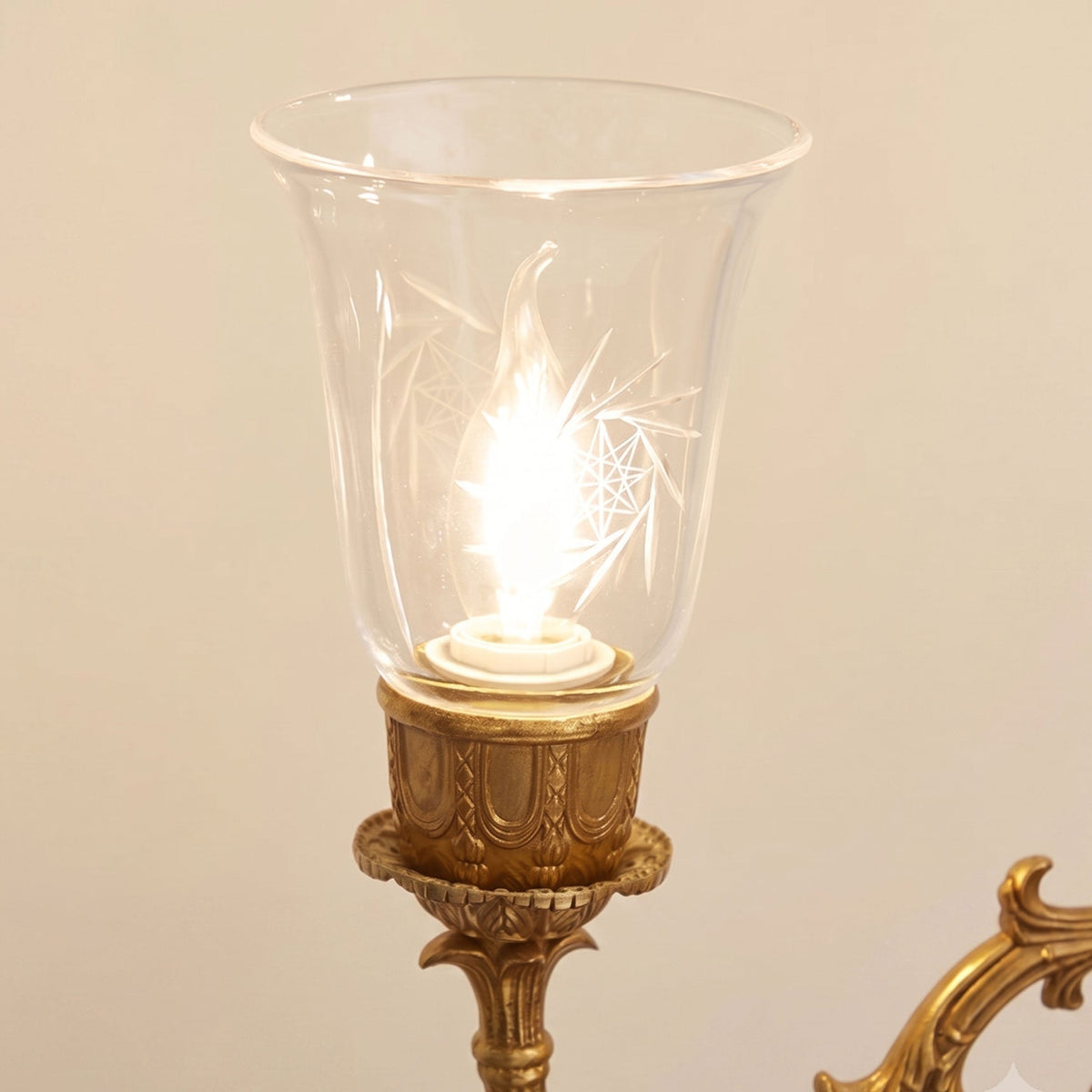 Oreluelle lampă de masă