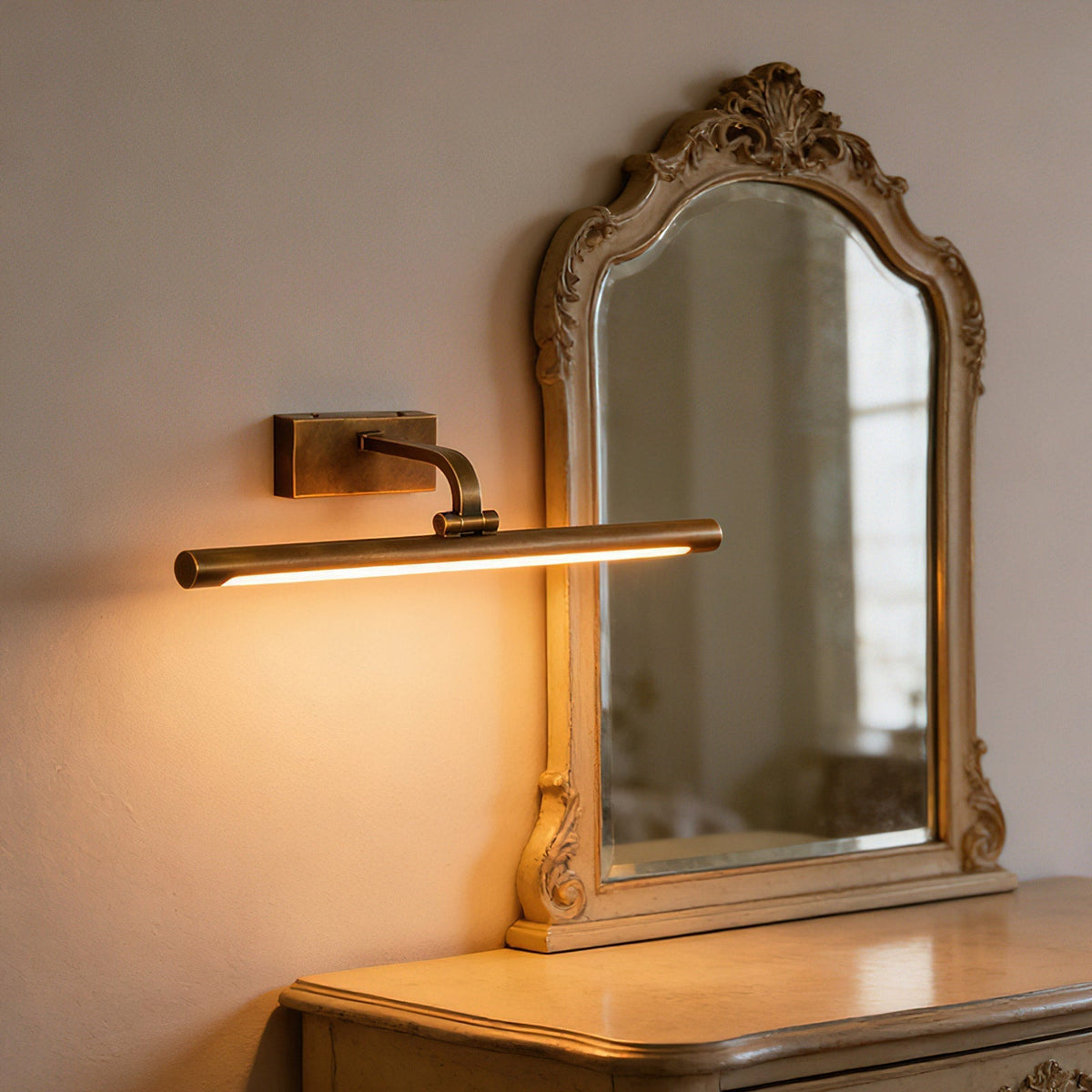 Ciruaine aplică de perete