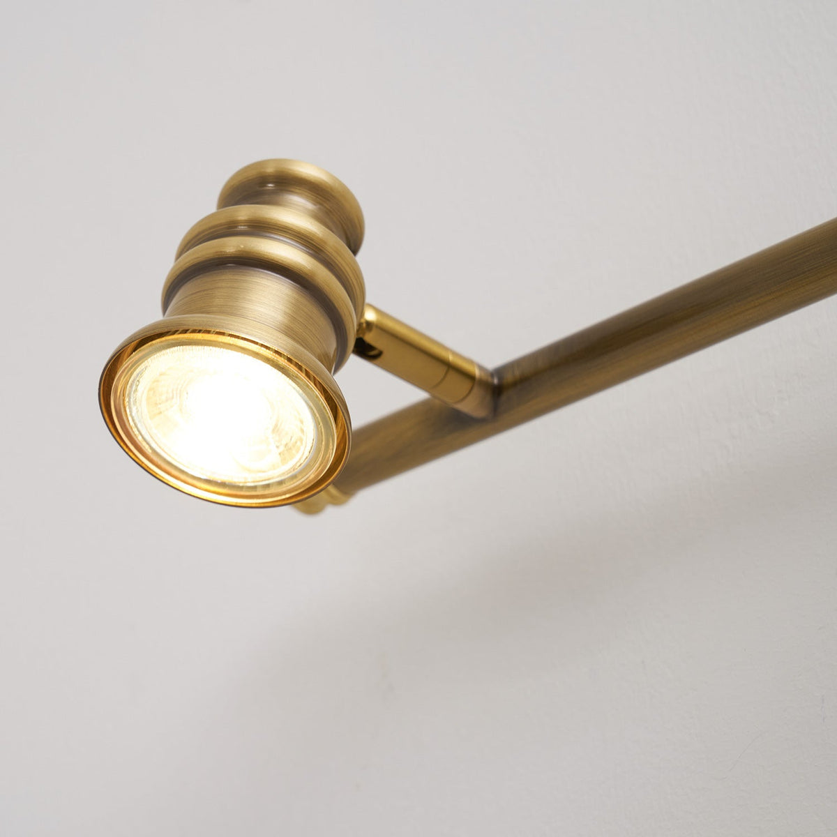 Corten aplică de perete din alamă