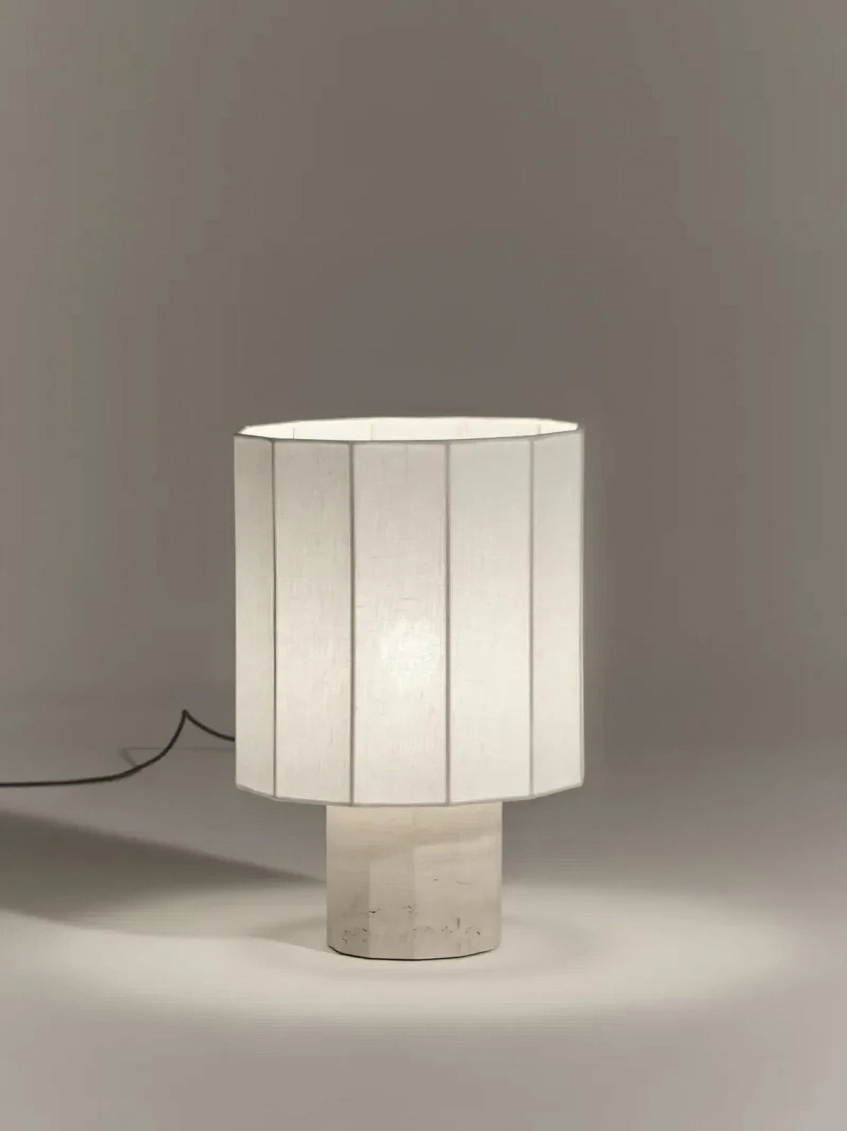 Lumineria lampă de masă