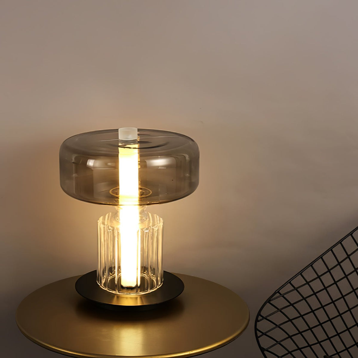 Svora lampă de masă modernă din sticlă