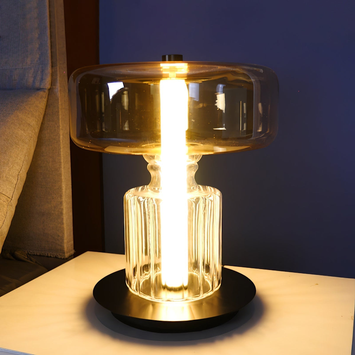 Svora lampă de masă modernă din sticlă