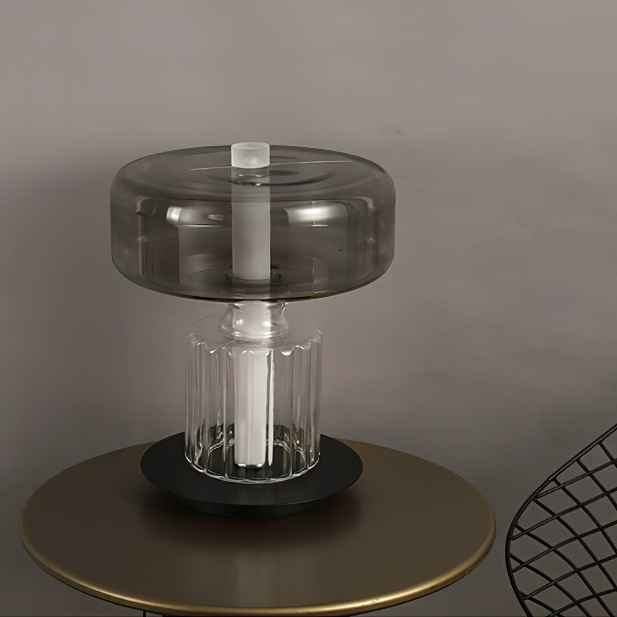 Svora lampă de masă modernă din sticlă