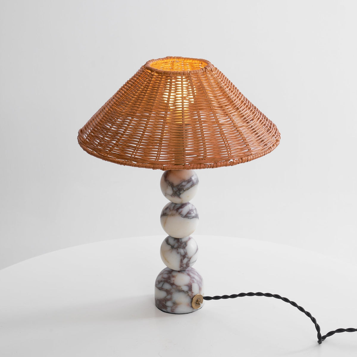 Rate lampă de masă