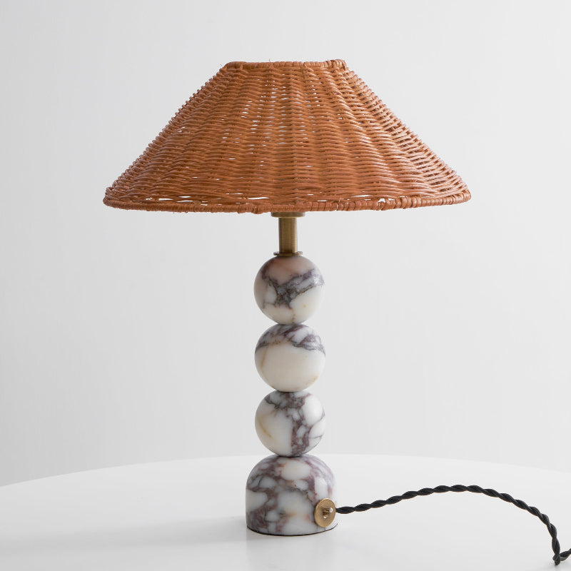 Rate lampă de masă