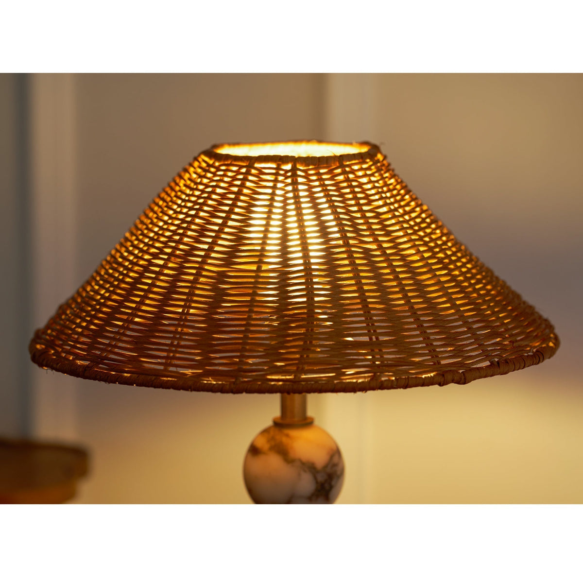 Rate lampă de masă
