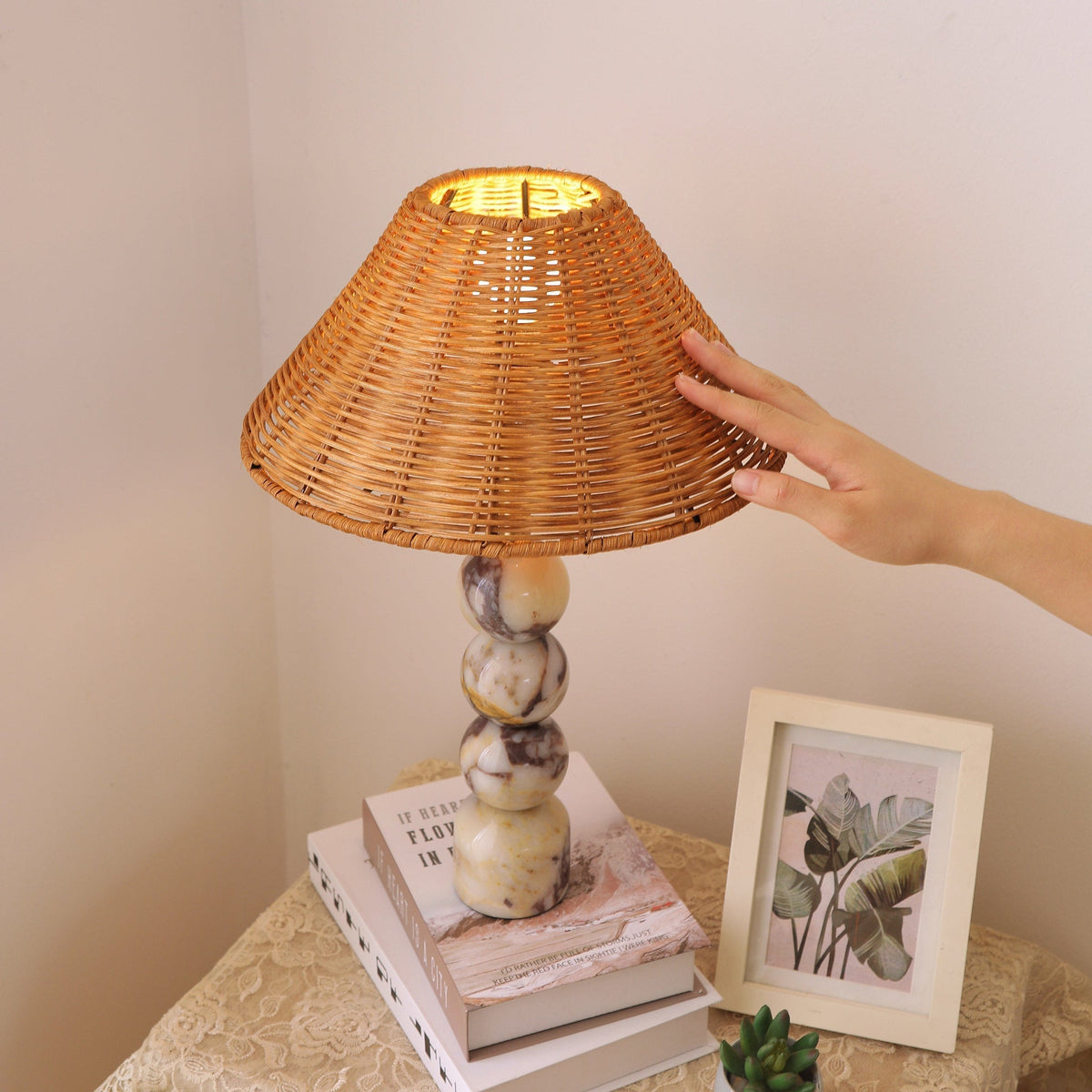 Rate lampă de masă