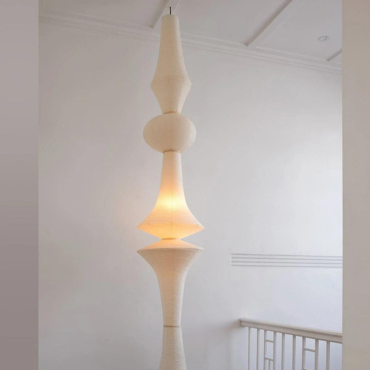 Faye lampă suspendată din hârtie, sculpturală, verticală