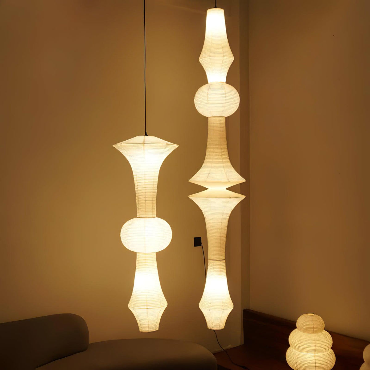 Faye lampă suspendată din hârtie, sculpturală, verticală