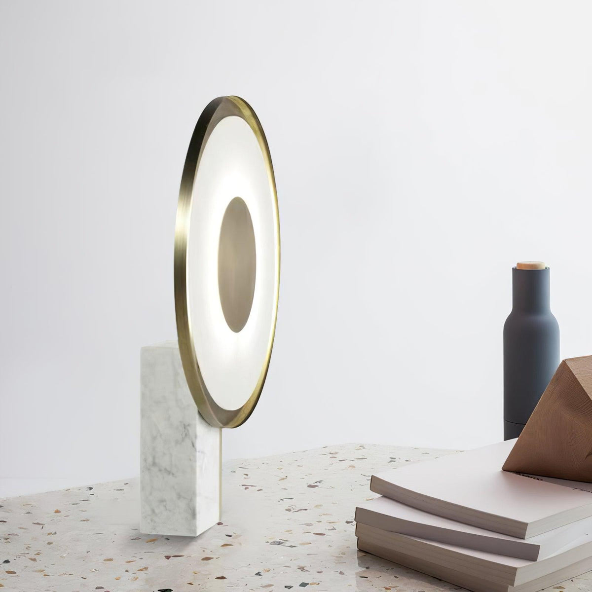 Tessain lampă de masă minimalistă din marmură