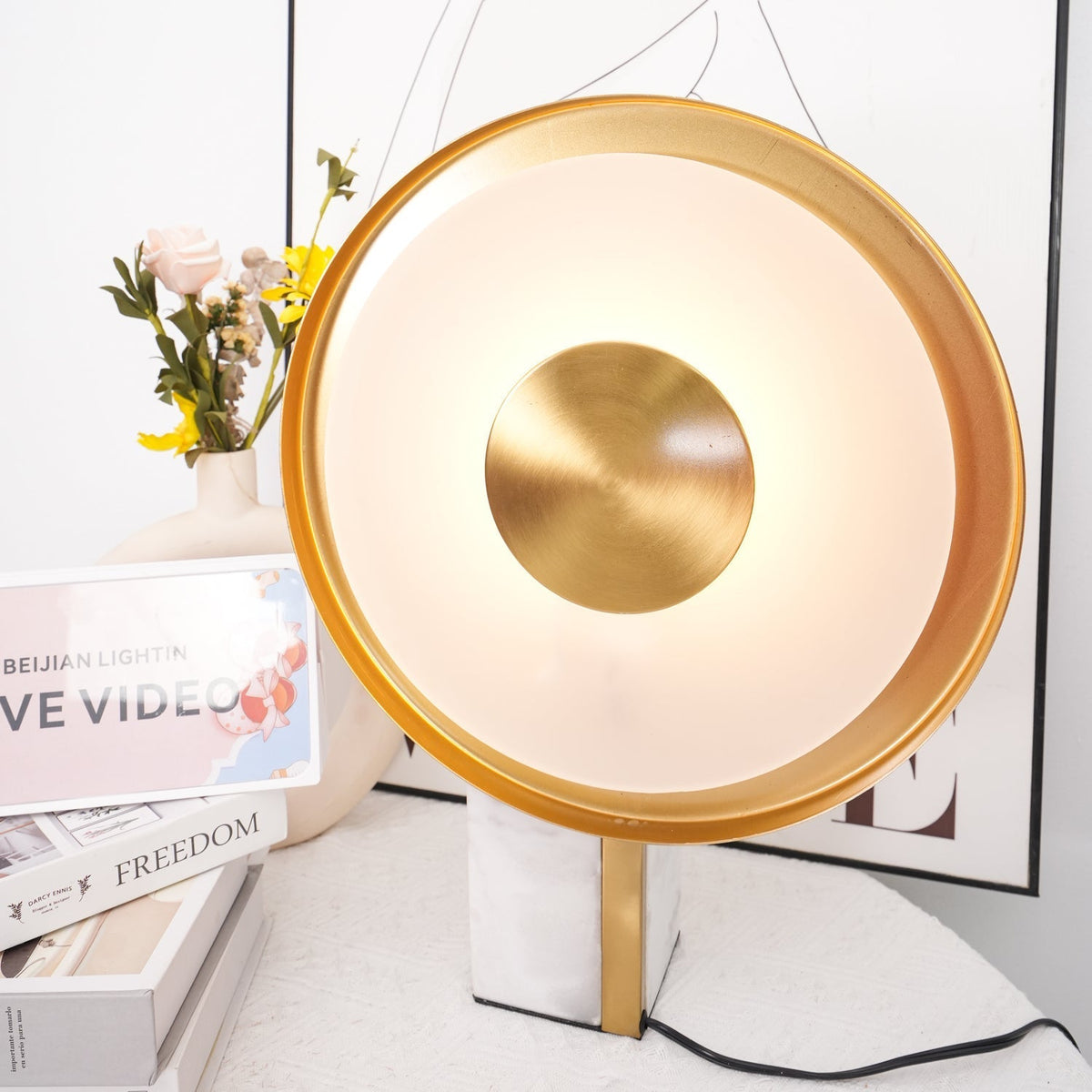 Tessain lampă de masă minimalistă din marmură
