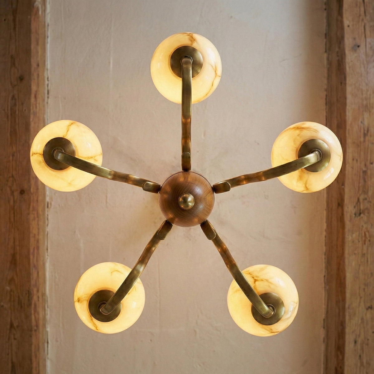 Eirenira candelabru din sticlă