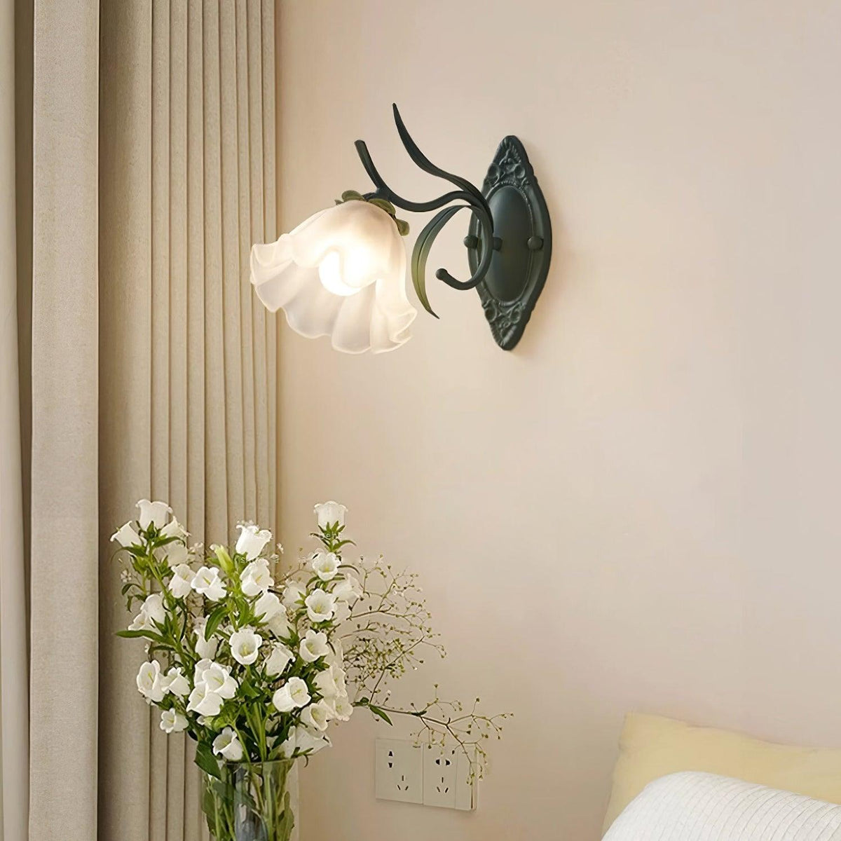 Aplică de perete Vintage cu Abajur Floral din sticlă pentru dormitor și living