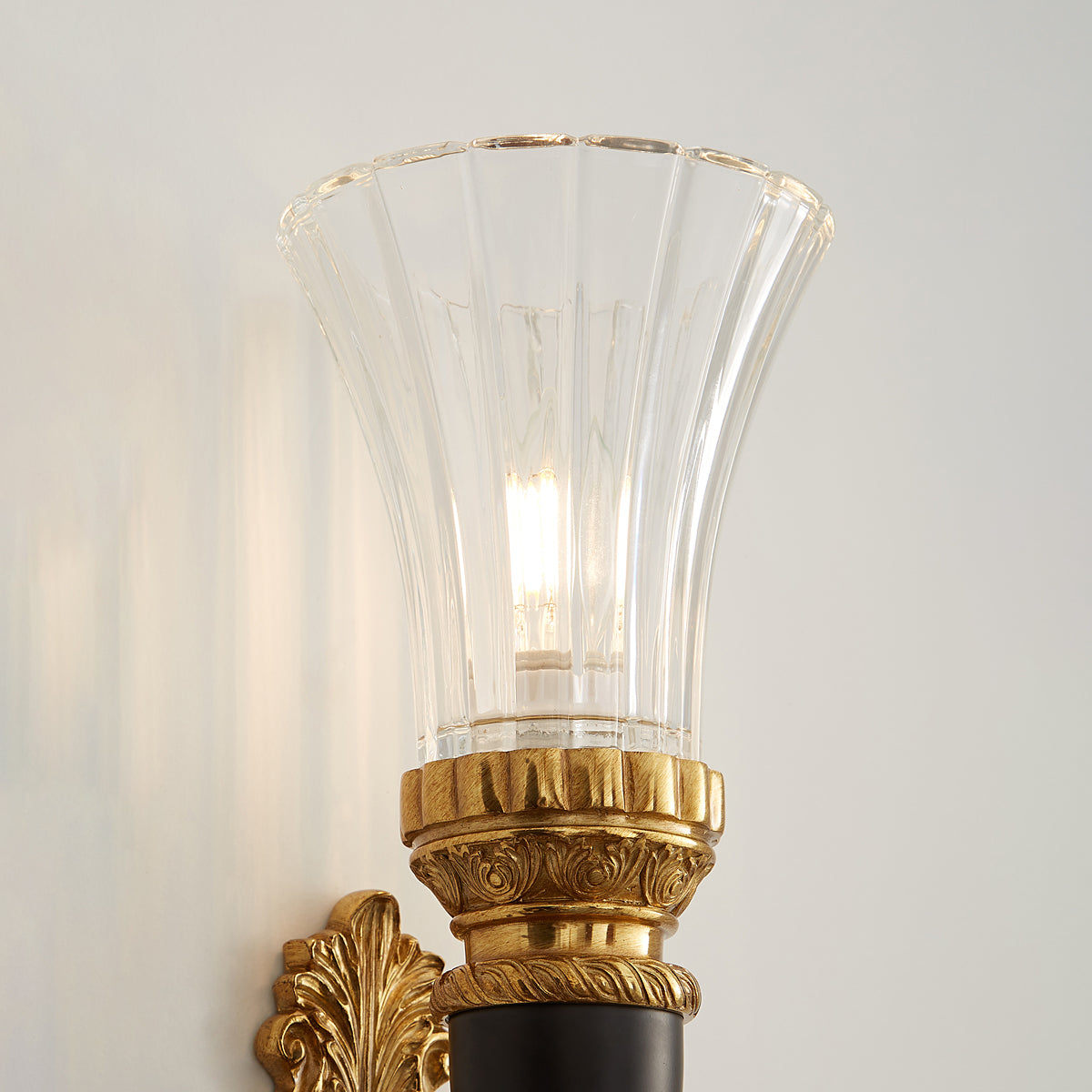 Rosalinda Torch aplică de perete