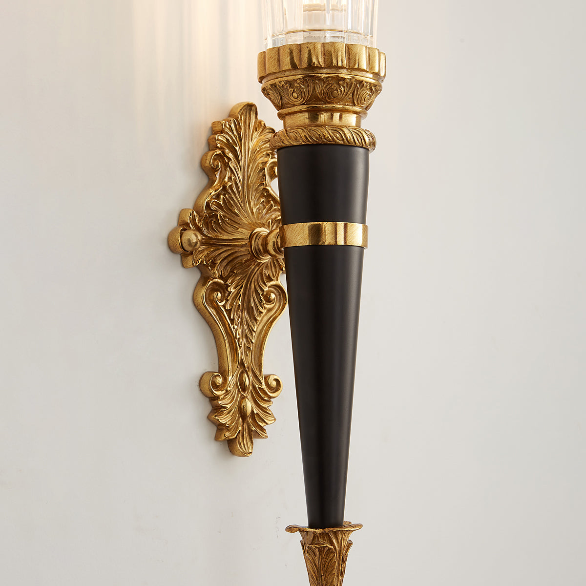 Rosalinda Torch aplică de perete