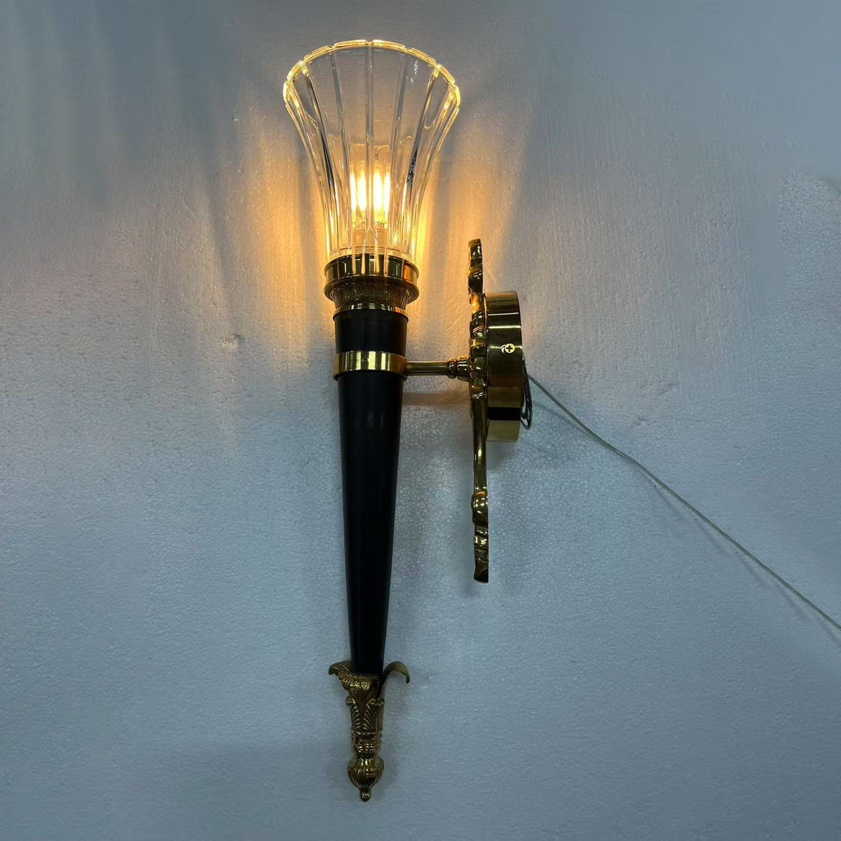 Rosalinda Torch aplică de perete