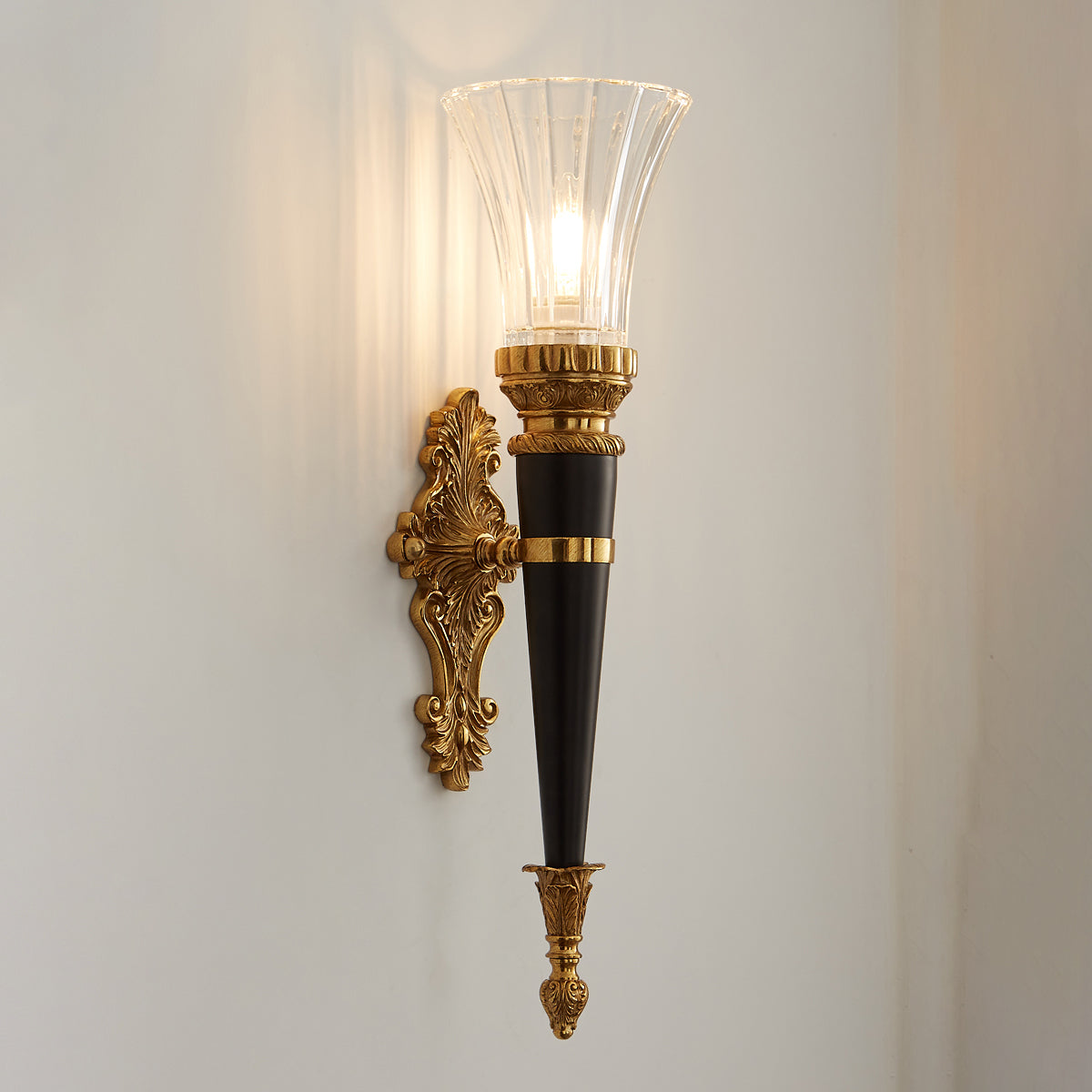 Rosalinda Torch aplică de perete