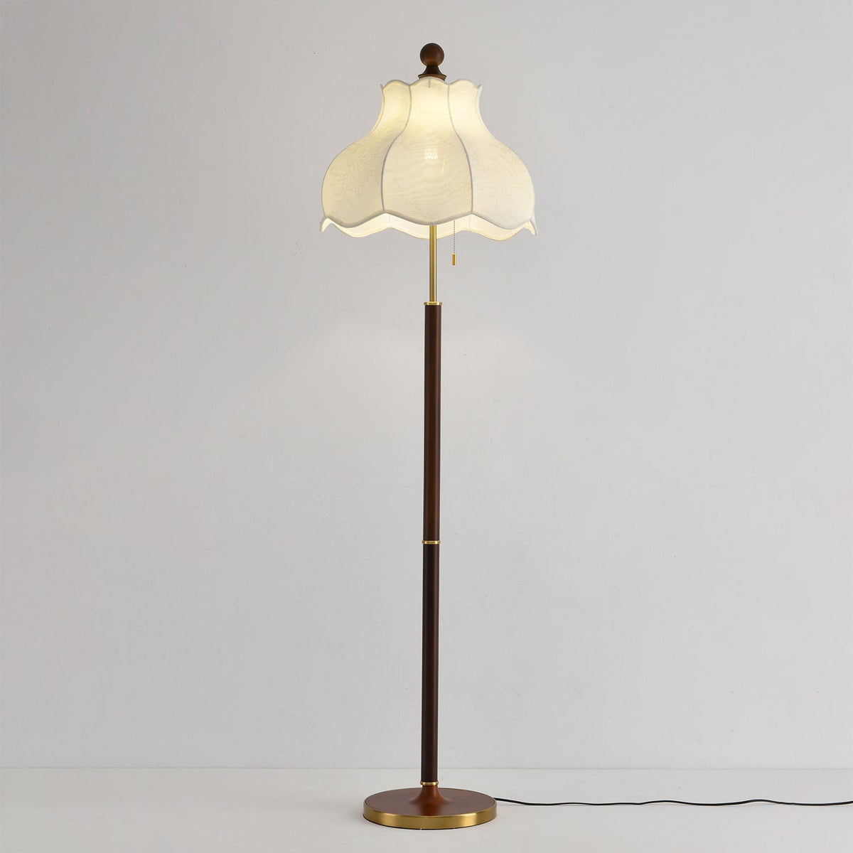 Tulfa lampadar vintage din lemn